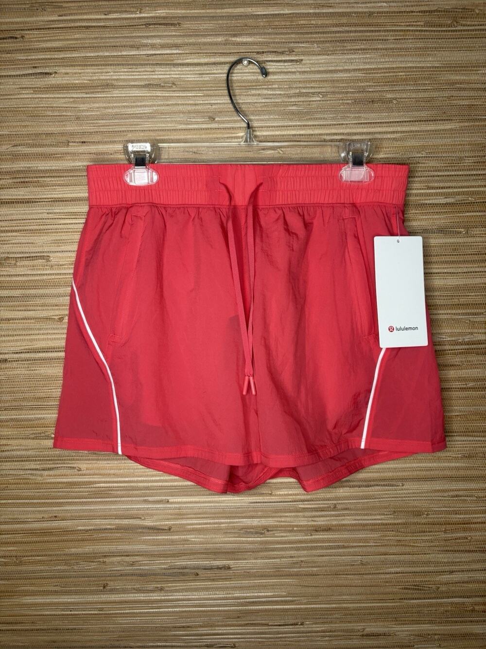 NWT License to Train HR Lightweight Short 4" Red Sz 8